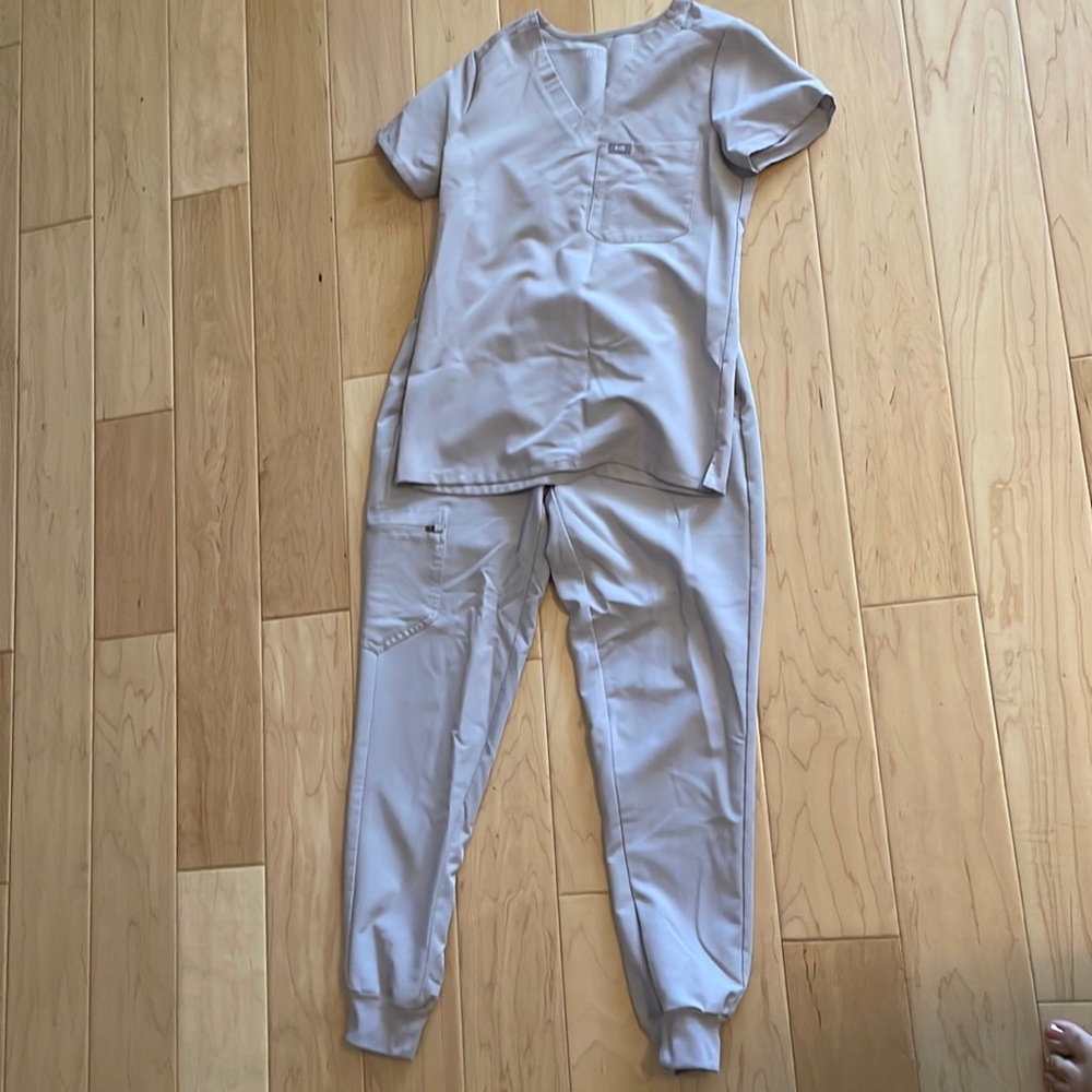 Khaki colored figs set